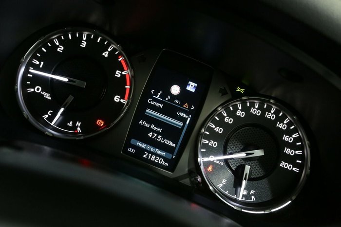 2024 Toyota Hilux SR