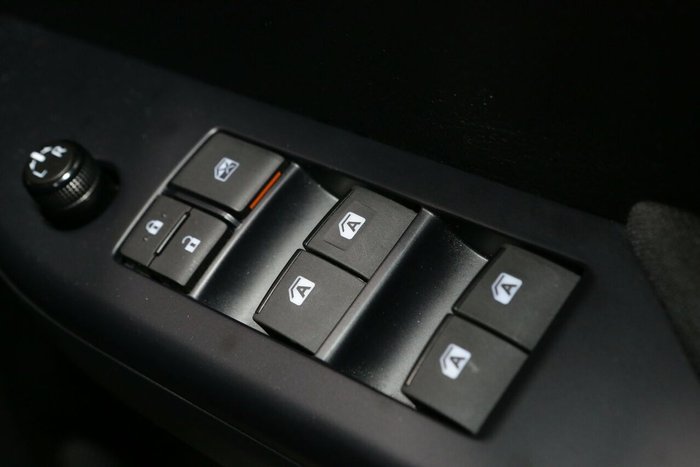 2024 Toyota Hilux SR