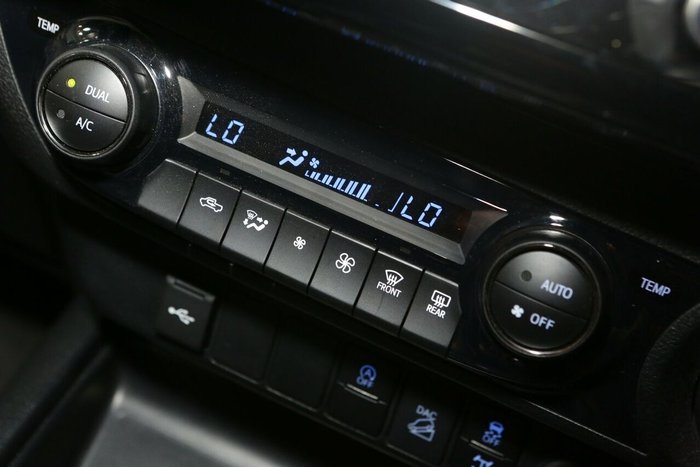 2024 Toyota Hilux SR