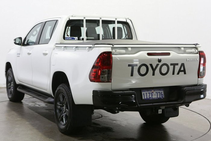 2024 Toyota Hilux SR