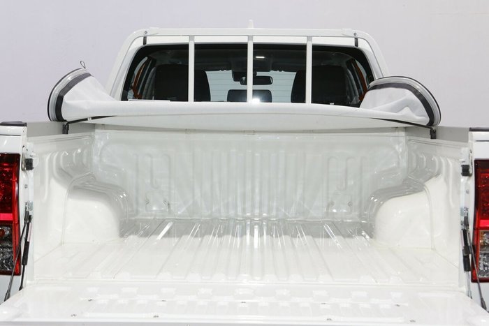 2024 Toyota Hilux SR