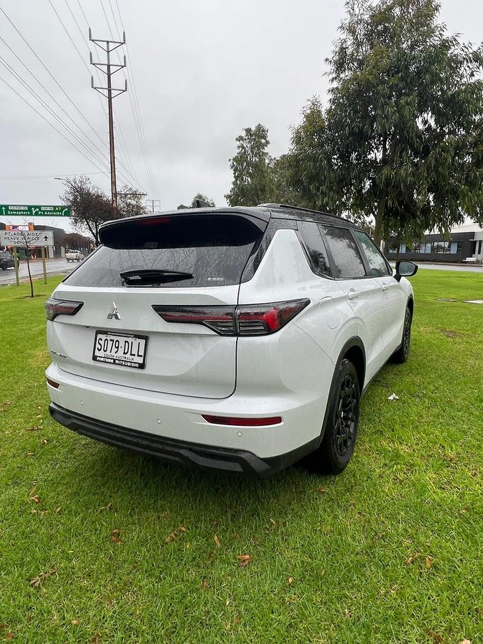 2025 Mitsubishi Outlander LS