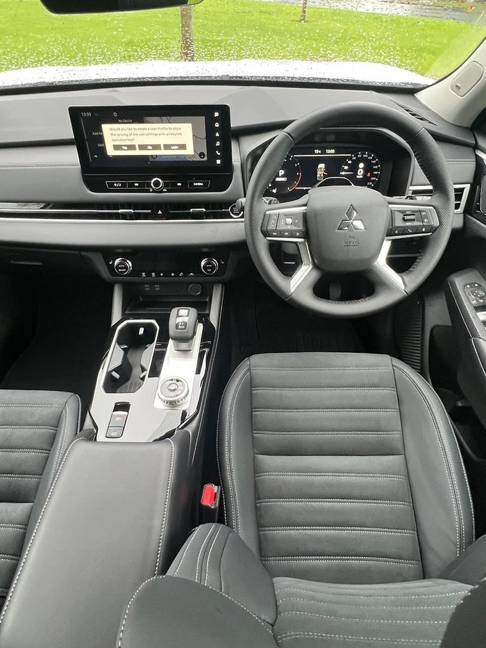 2025 Mitsubishi Outlander LS