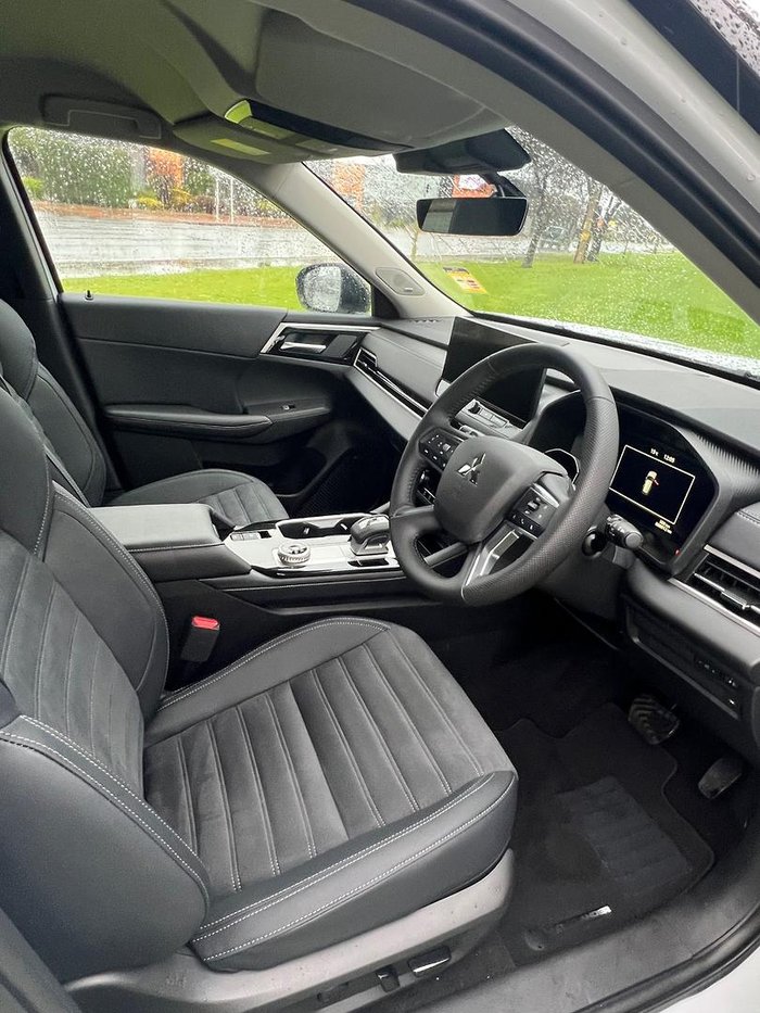 2025 Mitsubishi Outlander LS