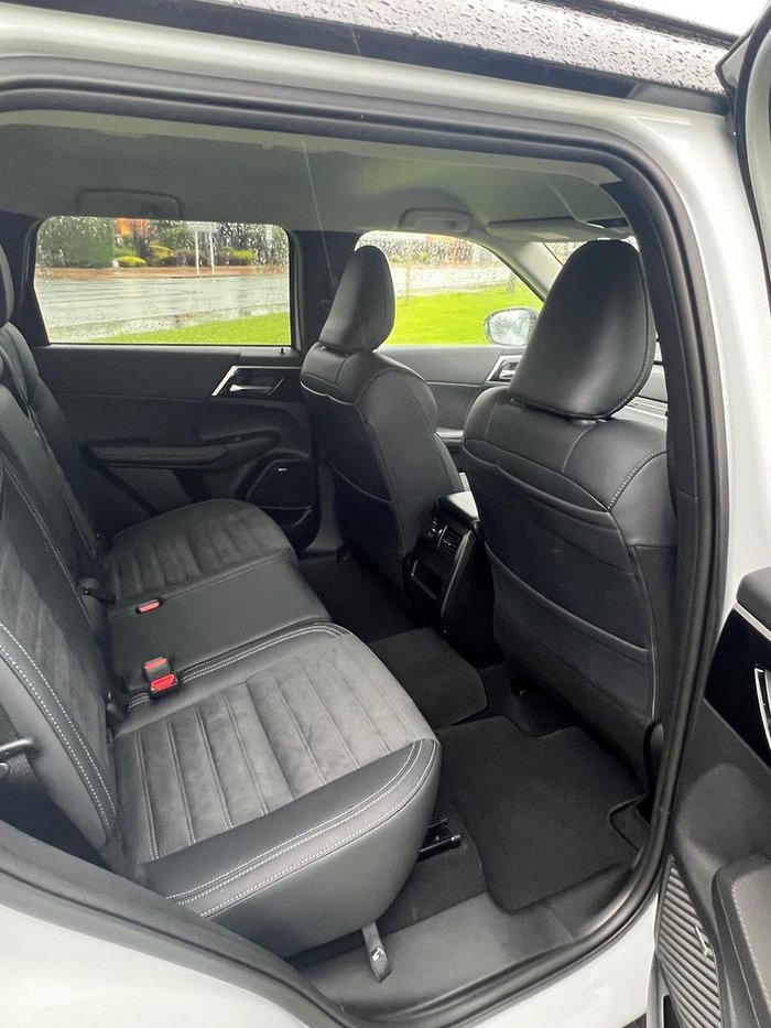 2025 Mitsubishi Outlander LS