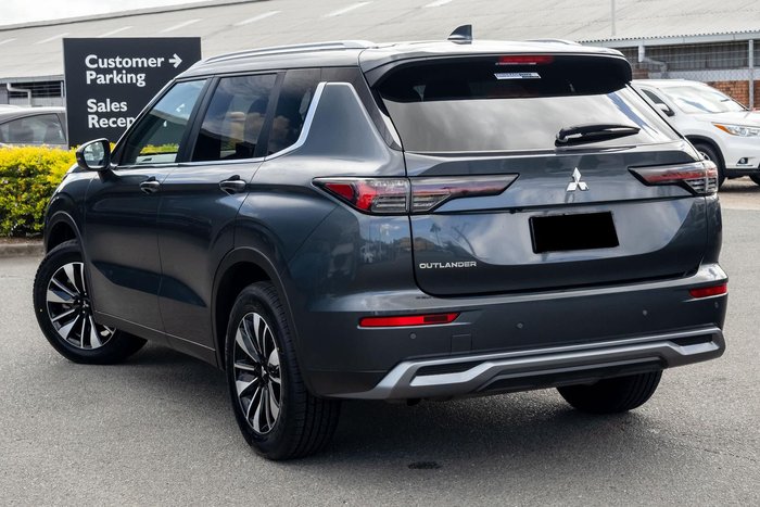 2025 Mitsubishi Outlander LS