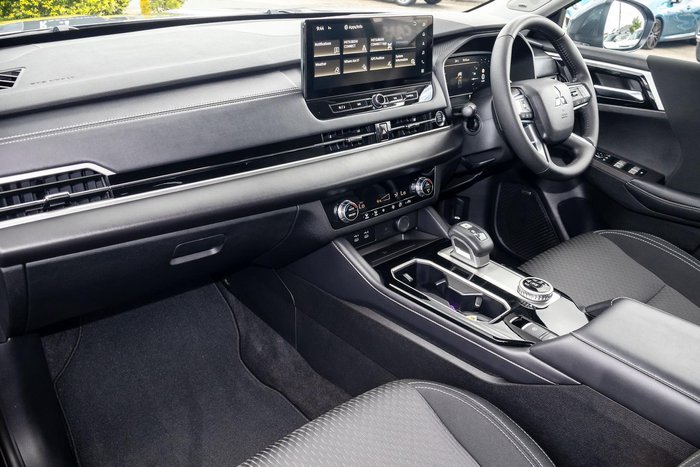 2025 Mitsubishi Outlander LS
