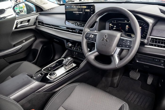 2025 Mitsubishi Outlander LS