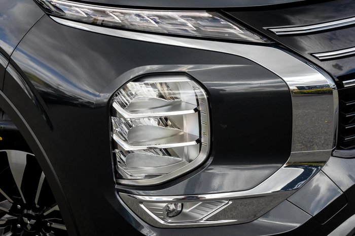 2025 Mitsubishi Outlander LS