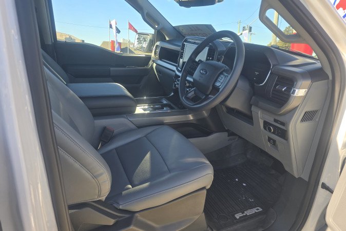 2024 FORD F150 LIGHTNING PRO STD