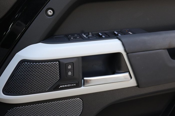 2023 Land Rover Defender 110 D300 SE