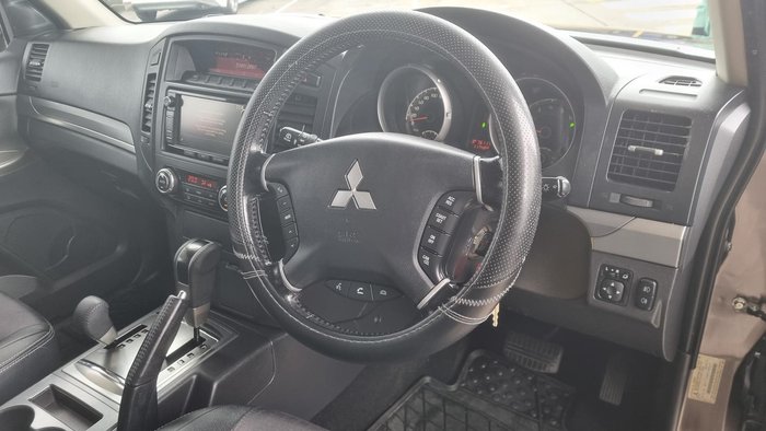 2014 Mitsubishi Pajero VR-X