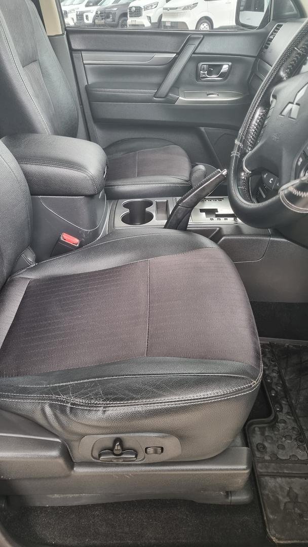 2014 Mitsubishi Pajero VR-X