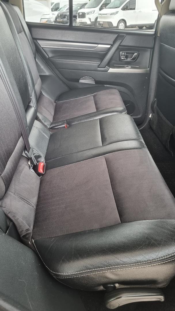 2014 Mitsubishi Pajero VR-X