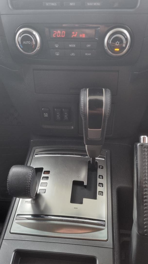 2014 Mitsubishi Pajero VR-X