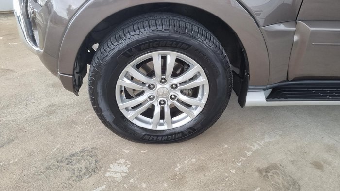 2014 Mitsubishi Pajero VR-X