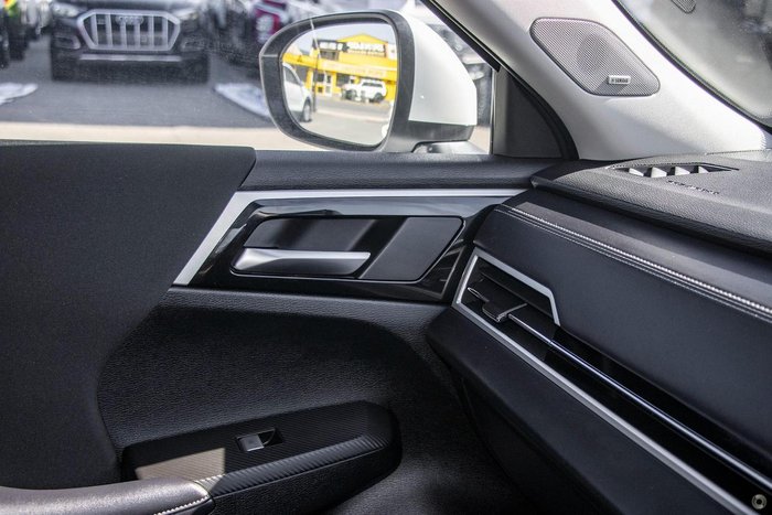 2025 Mitsubishi Outlander LS