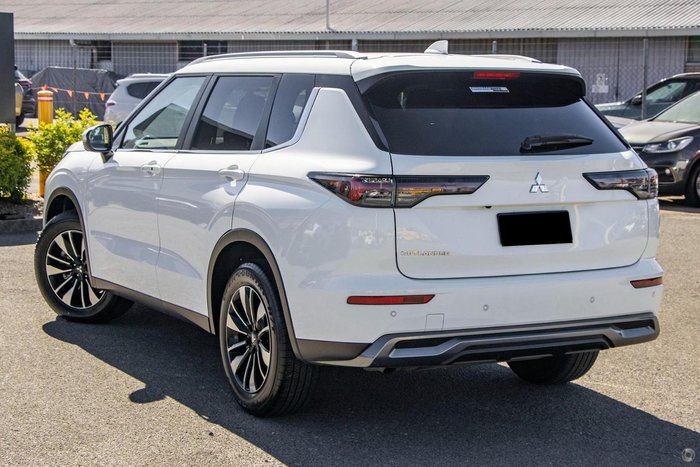 2025 Mitsubishi Outlander LS