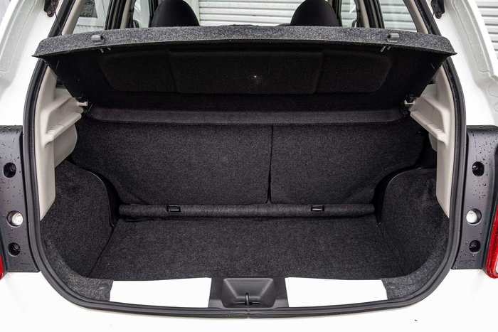 2013 Nissan Micra ST-L