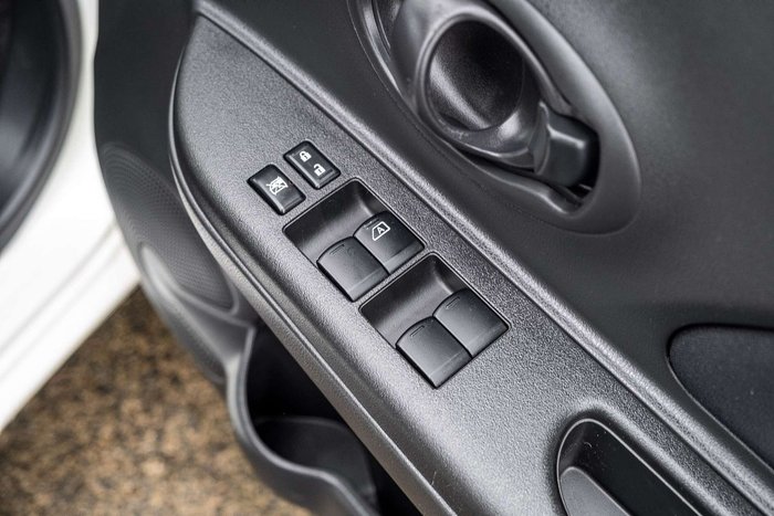 2013 Nissan Micra ST-L
