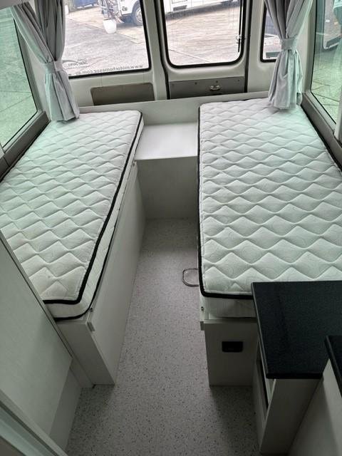 2006 Toyota Coaster