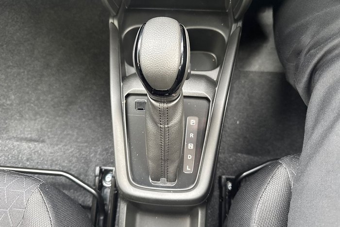 2026 Suzuki Swift Hybrid UZ Pure White (ZVR)