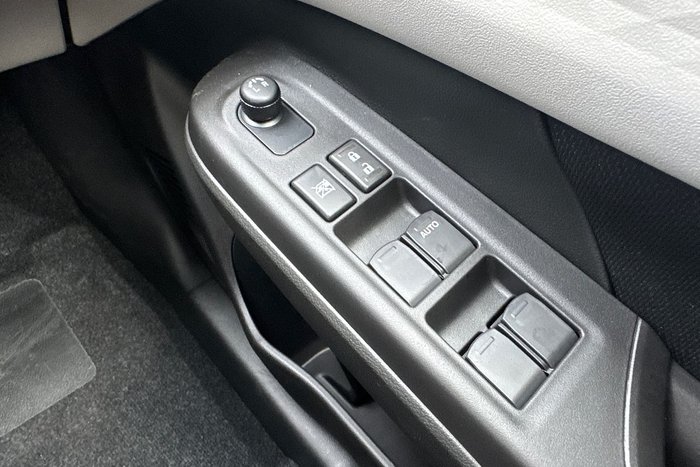 2026 Suzuki Swift Hybrid UZ Pure White (ZVR)