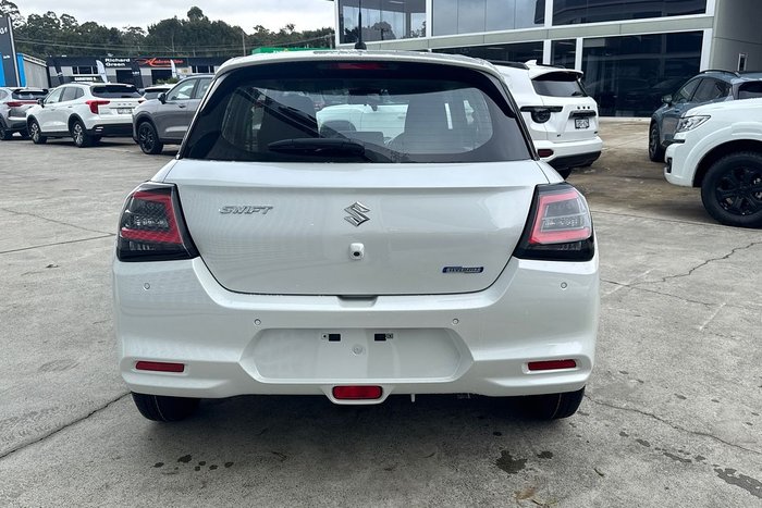 2026 Suzuki Swift Hybrid UZ Pure White (ZVR)