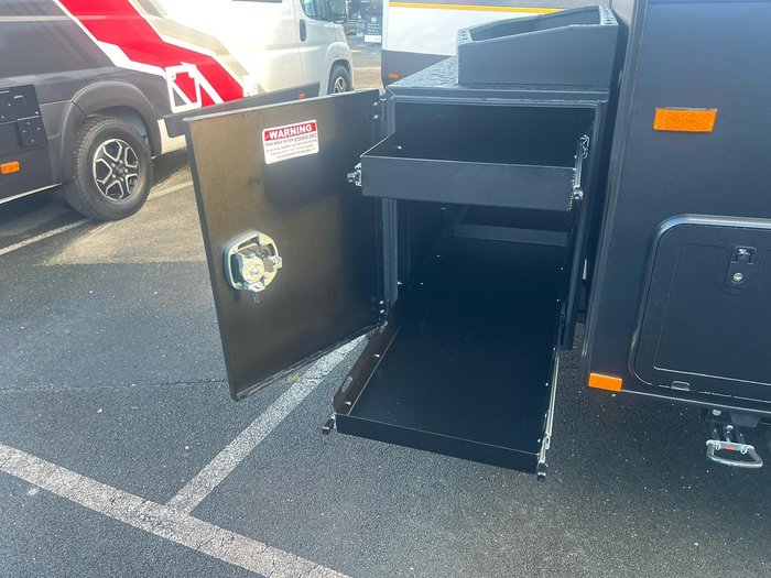 2026 JB Caravans Gator X 18'6 Front Door L Lounge