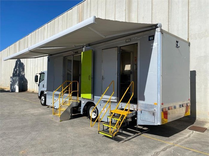 2009 Isuzu Fsd700