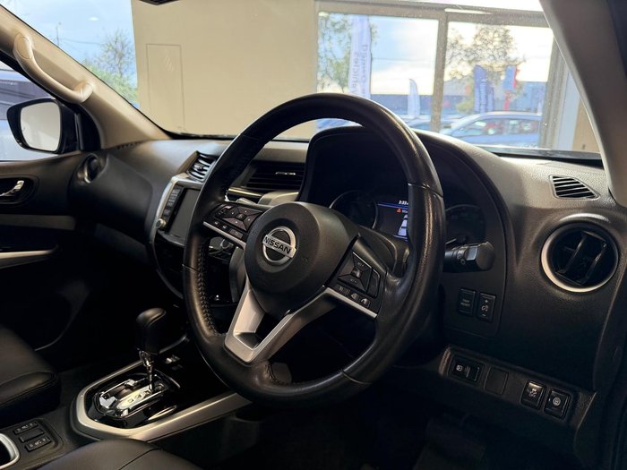 2022 Nissan Navara ST-X