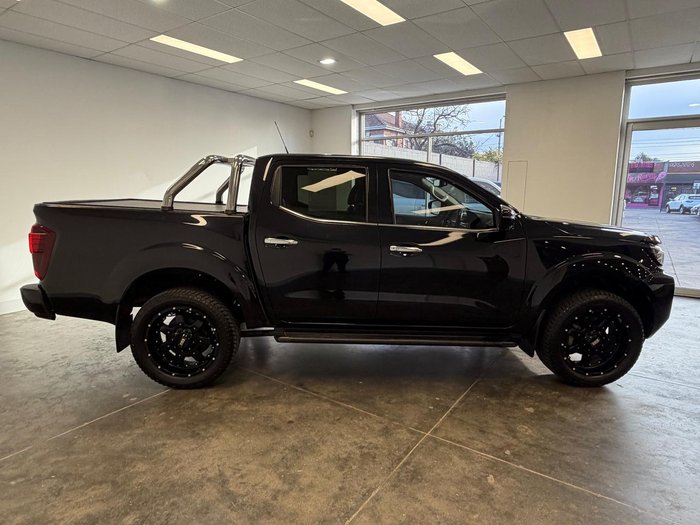 2022 Nissan Navara ST-X