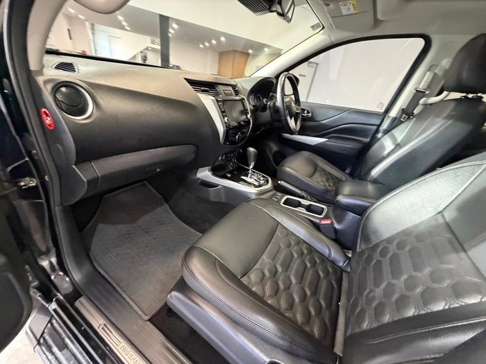 2022 Nissan Navara ST-X