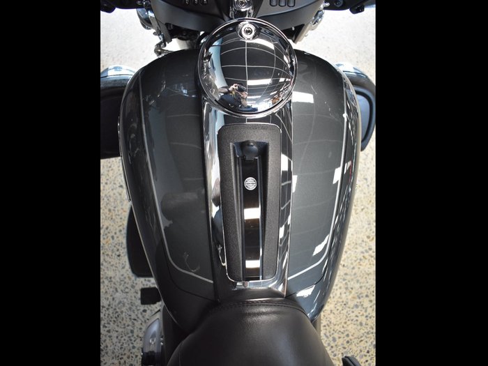 2025 HARLEY-DAVIDSON FLHTCUTG TRI GLIDE U/CLC 114