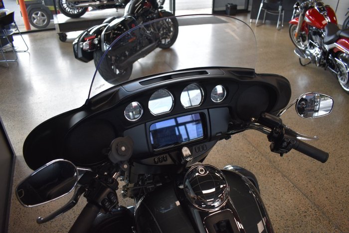 2025 HARLEY-DAVIDSON FLHTCUTG TRI GLIDE U/CLC 114