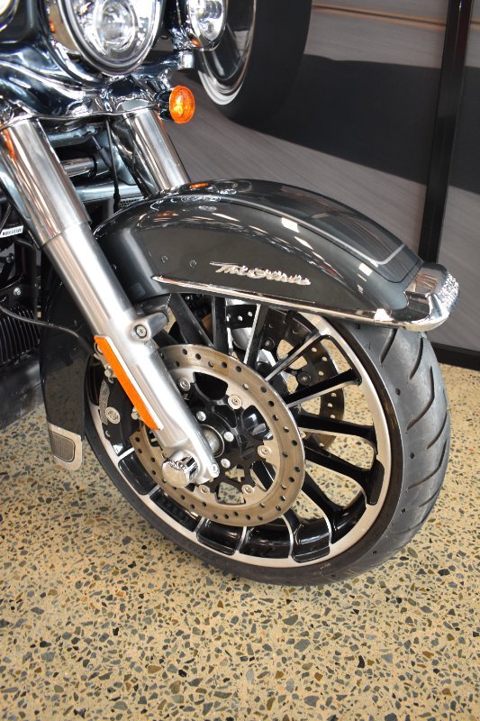 2025 HARLEY-DAVIDSON FLHTCUTG TRI GLIDE U/CLC 114