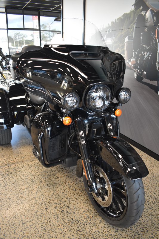 2025 HARLEY-DAVIDSON FLHTCUTG TRI GLIDE U/CLC 114