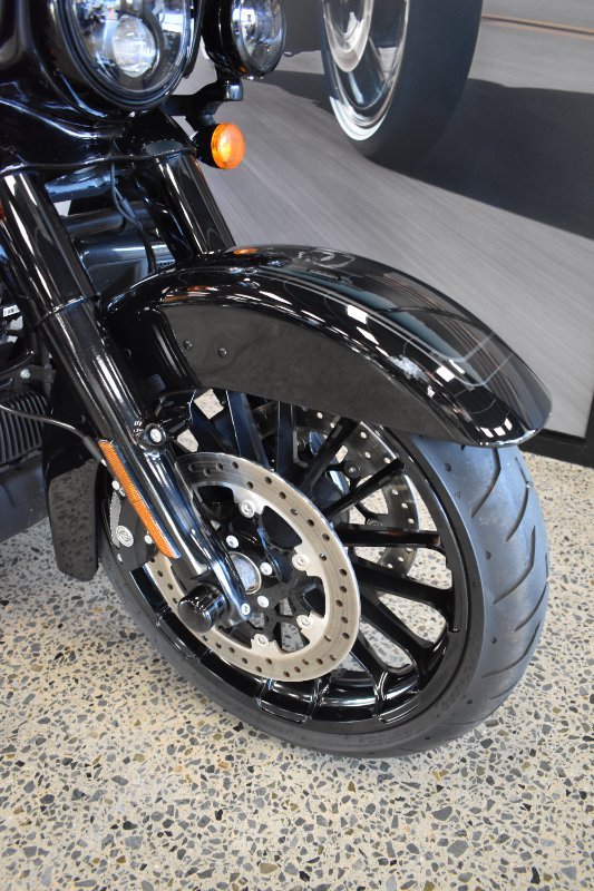 2025 HARLEY-DAVIDSON FLHTCUTG TRI GLIDE U/CLC 114