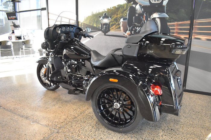 2025 HARLEY-DAVIDSON FLHTCUTG TRI GLIDE U/CLC 114