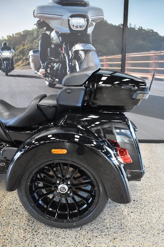 2025 HARLEY-DAVIDSON FLHTCUTG TRI GLIDE U/CLC 114