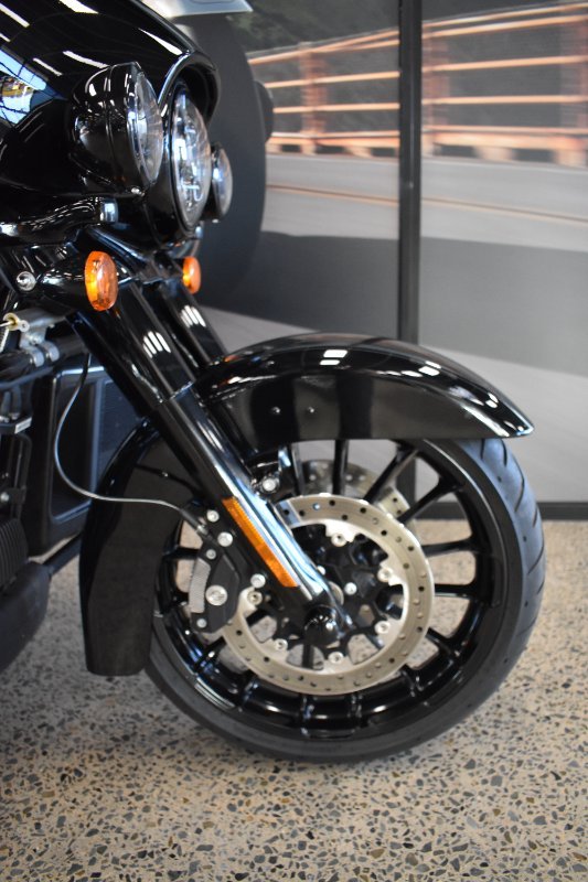 2025 HARLEY-DAVIDSON FLHTCUTG TRI GLIDE U/CLC 114