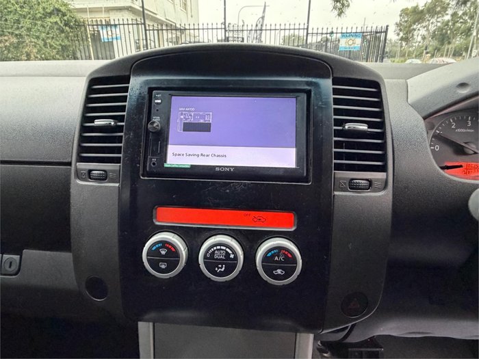 2013 NISSAN NAVARA ST (4x4)