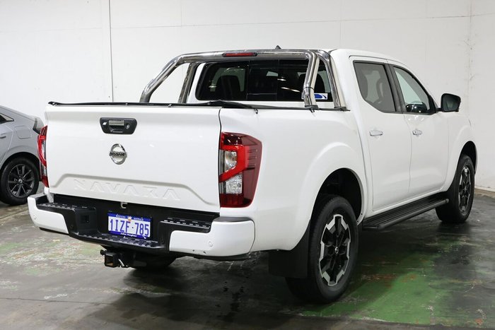 2022 Nissan Navara ST-X