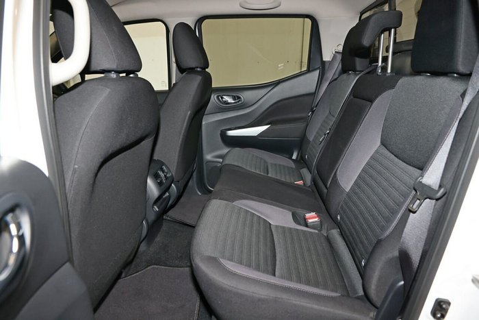 2022 Nissan Navara ST-X