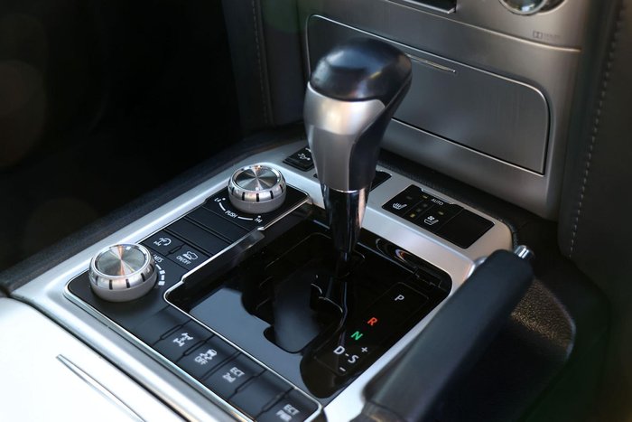 2021 Toyota Landcruiser Sahara VDJ200R 4X4 Dual Range WHITE