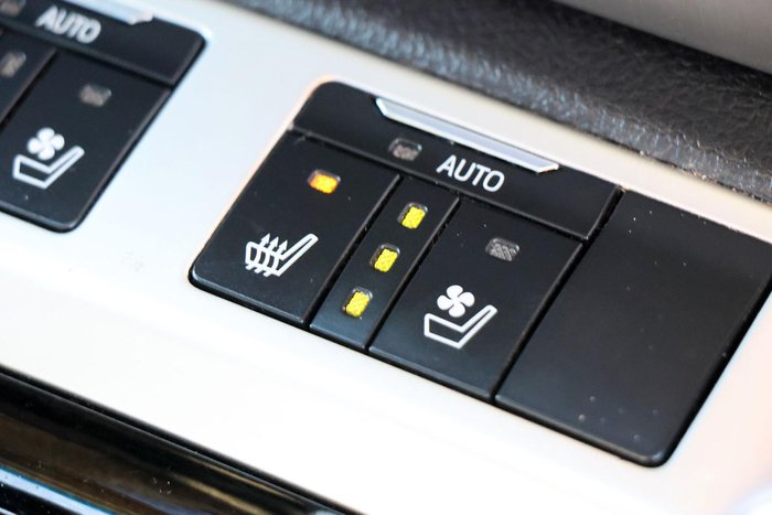 2021 Toyota Landcruiser Sahara VDJ200R 4X4 Dual Range WHITE