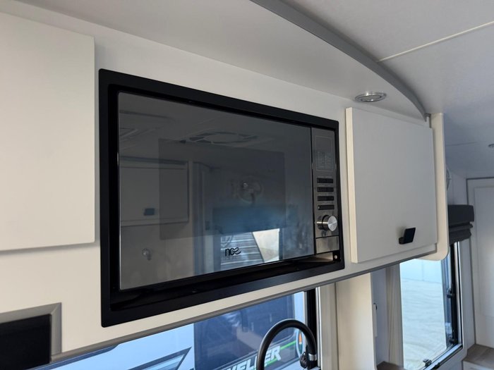 2024 JB Caravans Scorpion Sting Air 21'6 Rd Club