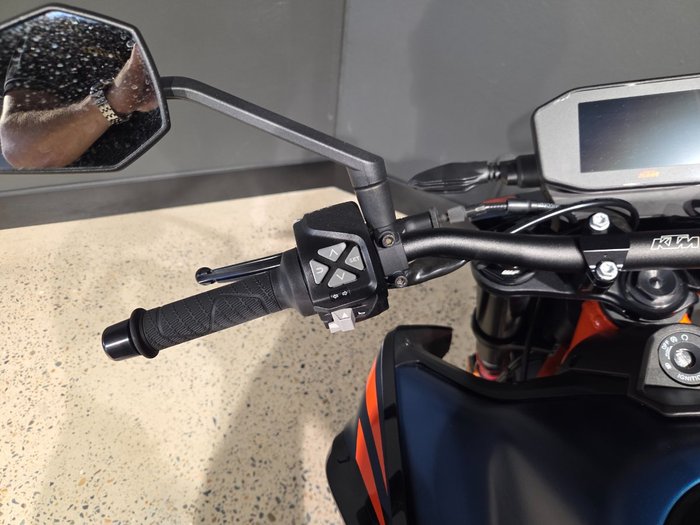 2024 Ktm 890 DUKE ORANGE