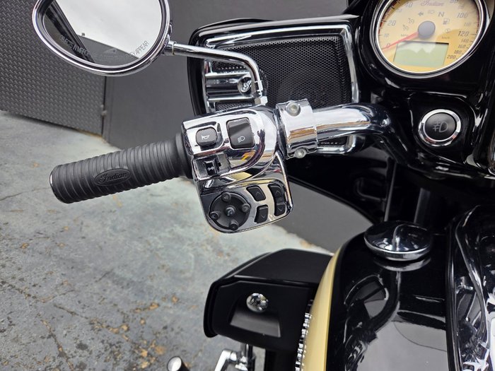 2017 Indian CHIEF CLASSIC BLACK