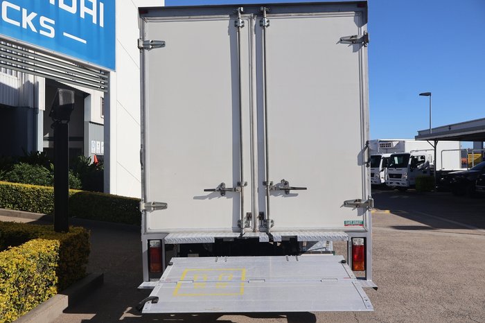 2022 HINO DUTRO 300